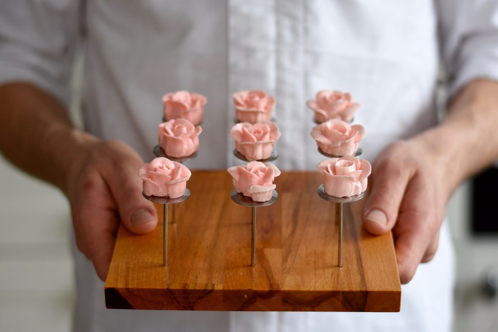 Handgefertigte Rosen aus Buttercreme
