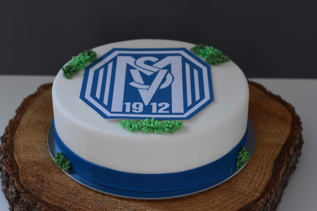 Torte mit Fußball Logo